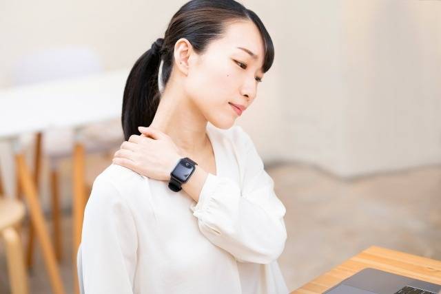 【産後の骨盤矯正】産後のひどい肩こりや頭痛も骨盤のゆがみが原因ですか？